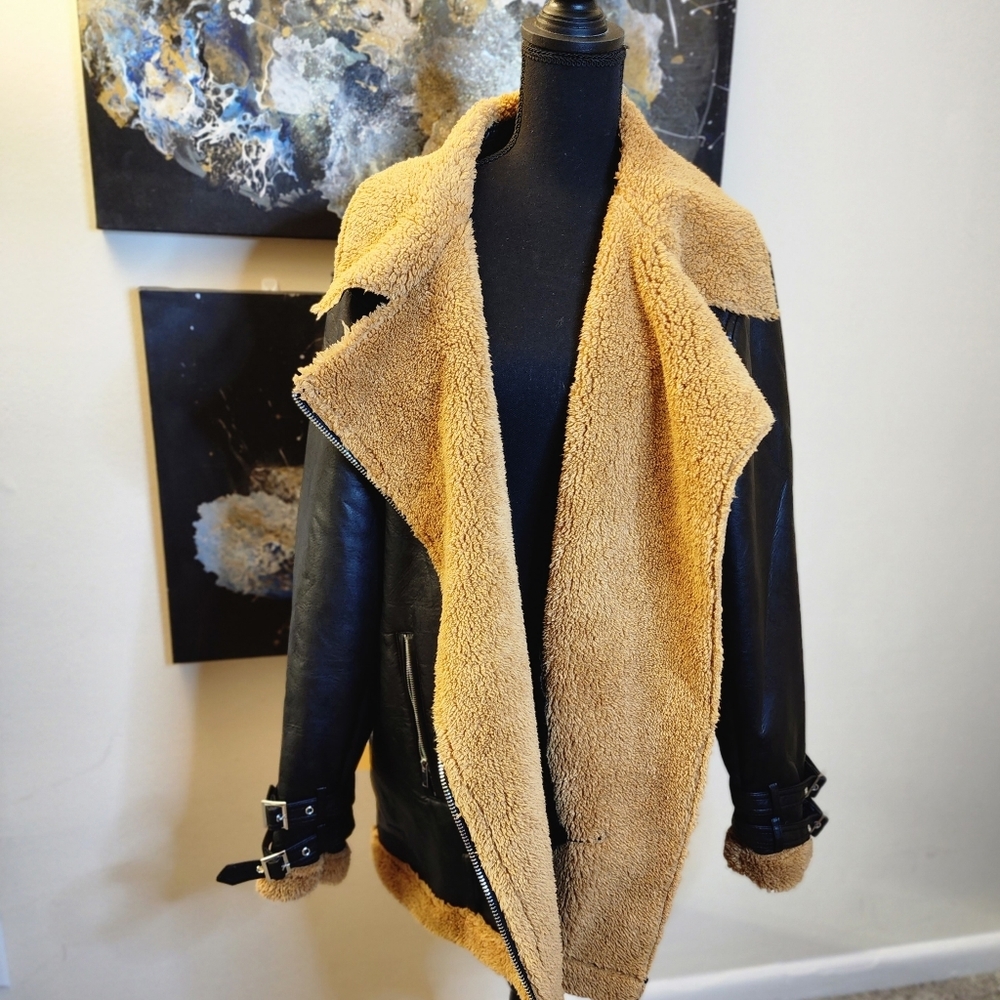 Women's Black and Tan Shearling Jacket - Picture 2 of 4